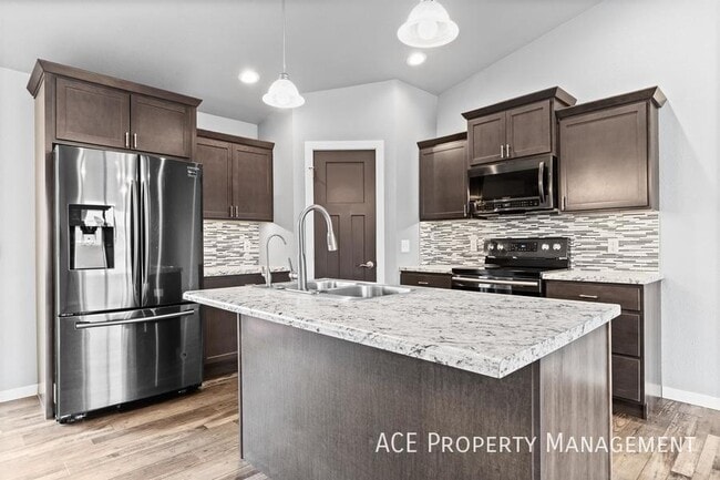 Building Photo - 304 Giants Dr