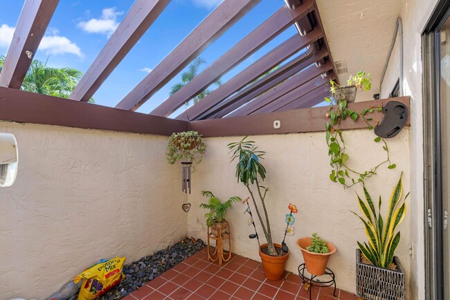 Building Photo - 7581 English Ct