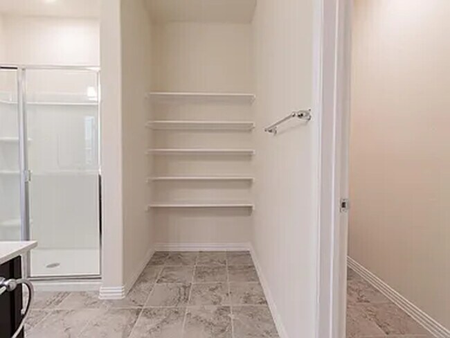 Building Photo - 1028 Park Oak Ln