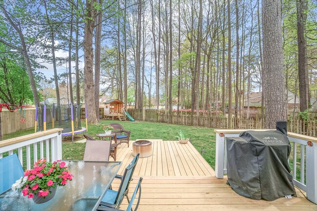 Building Photo - 717 Hempstead Ct