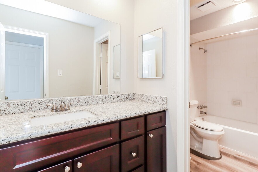 Building Photo - 7327 Shady Vale Ln