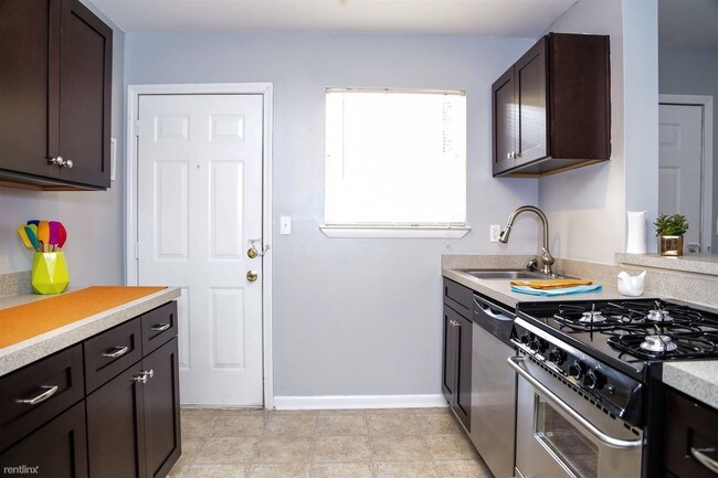 Building Photo - 480 Peachtree Hills Ave NE