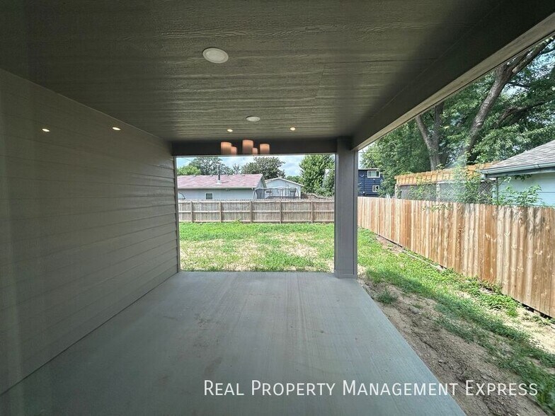 Building Photo - 3 Bedroom 2 Bathroom Home for Rent