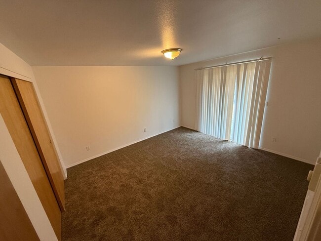 Building Photo - 2022-2022 SW 22nd St