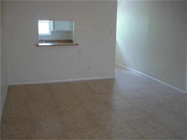 Building Photo - ALL BILLS PAID 1bd/1bath Townhome in Sprin...