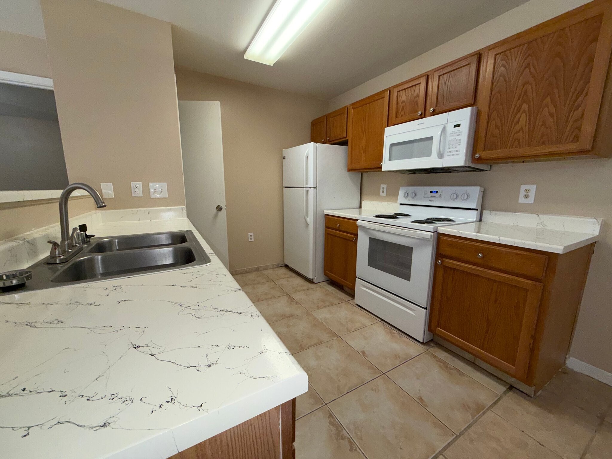 Building Photo - 811 Cloyd Dr