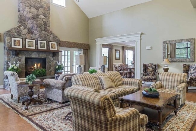 Building Photo - 240 Knollwood Way