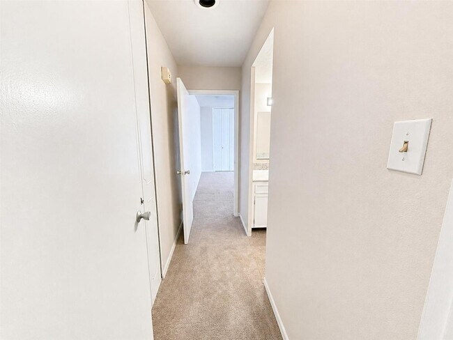 Building Photo - 7520 Hornwood Dr