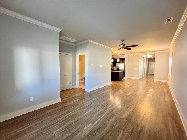 Building Photo - 700 NE Hts Ln