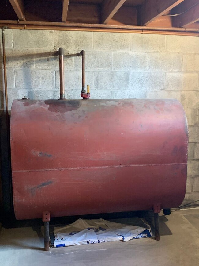 Building Photo - NEW RENT REDUCTION! Charming 3-Bedroom, 1-...