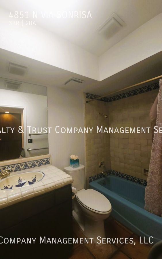 Building Photo - 4851 Vía Sonrisa