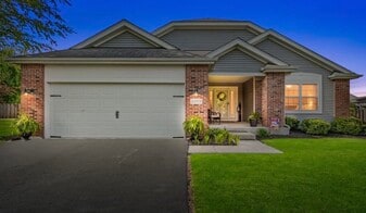 Building Photo - 1009 Birchwood Dr