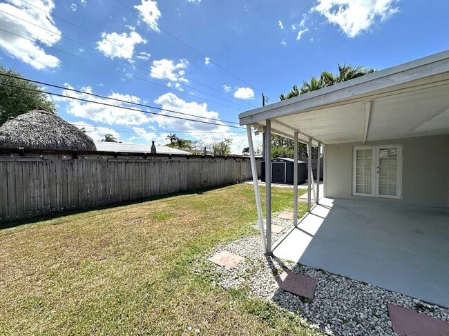 Building Photo - 8450 SW 27th Terrace