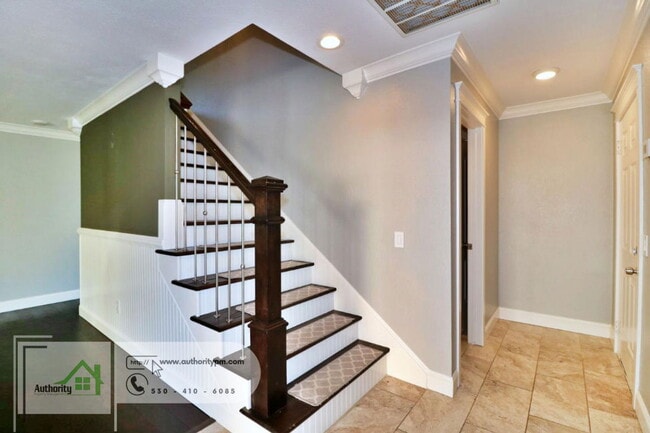 Building Photo - 251 Kamp Way