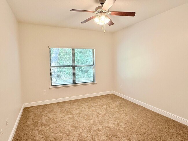 Building Photo - Spacious 5-Bedroom Home - Heart of Pace