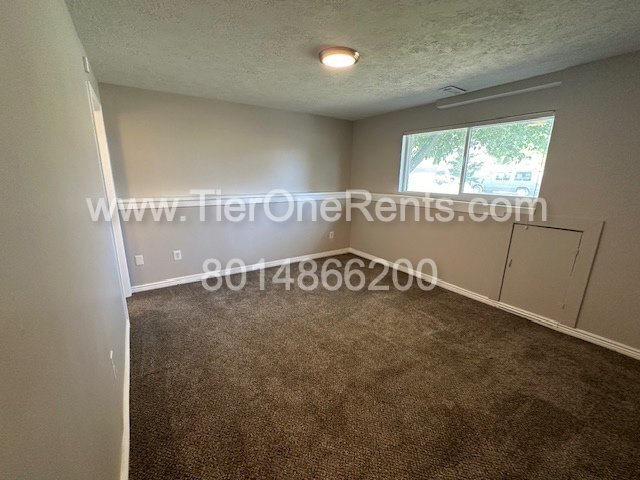 Building Photo - This property offers a NO DEPOSIT option available for qualified renters!