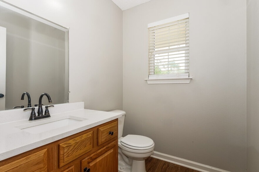 Building Photo - 7356 Green Ash Dr