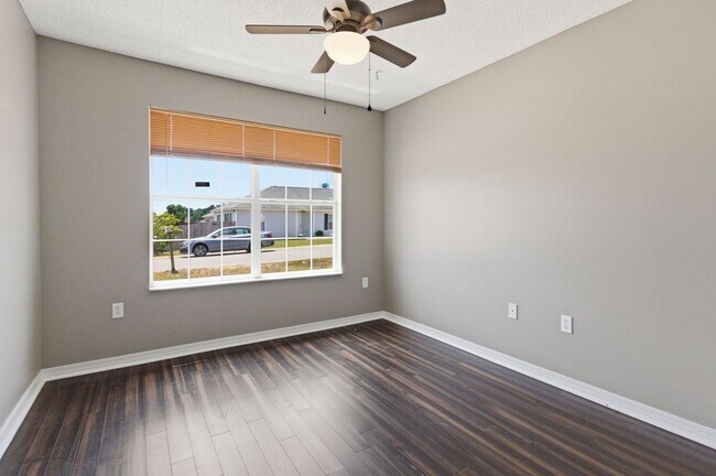 Building Photo - 3 Bedroom in Crestview!!