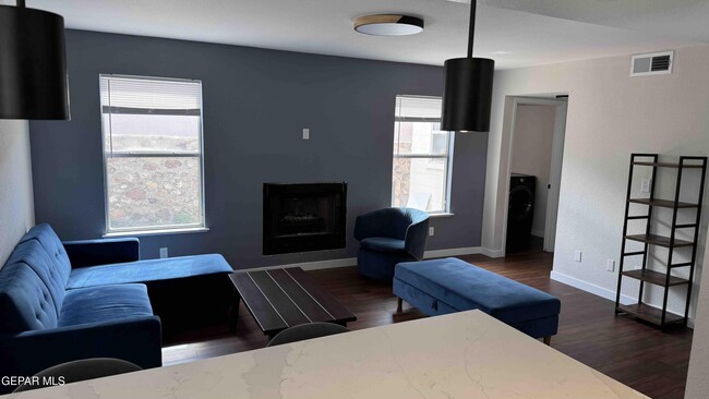 Building Photo - 7448 Plaza Taurina Dr