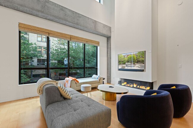 Building Photo - Pearl District Townhome