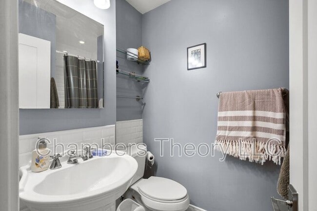 Building Photo - 3220 17th St NW
