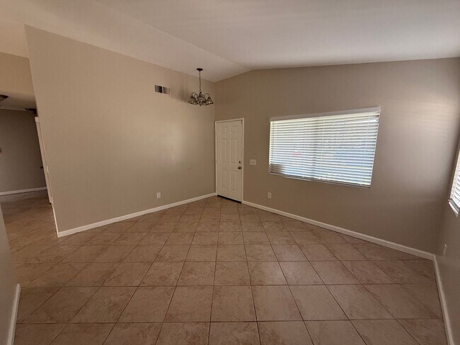 Building Photo - Remodeled Three Bedroom Two Bath in Hemet!
