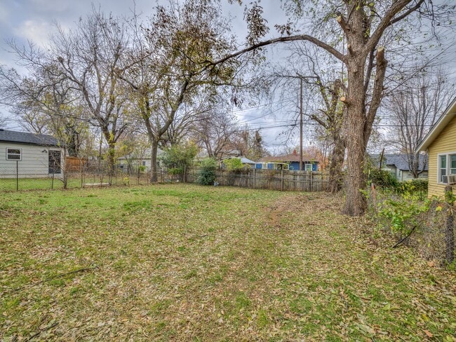 Building Photo - Charming home in Central Park Neighborhood...