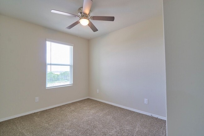 Building Photo - Hunters Ranch Beauty! 3 Bedrooms 2 1/2 Bath Townhome