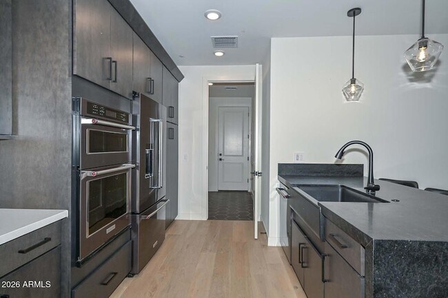 Building Photo - 11300 N Casa Dega Dr