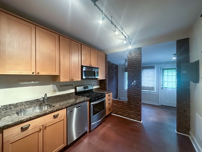 Building Photo - Charming 3Bed/1.5Bath in Hampden