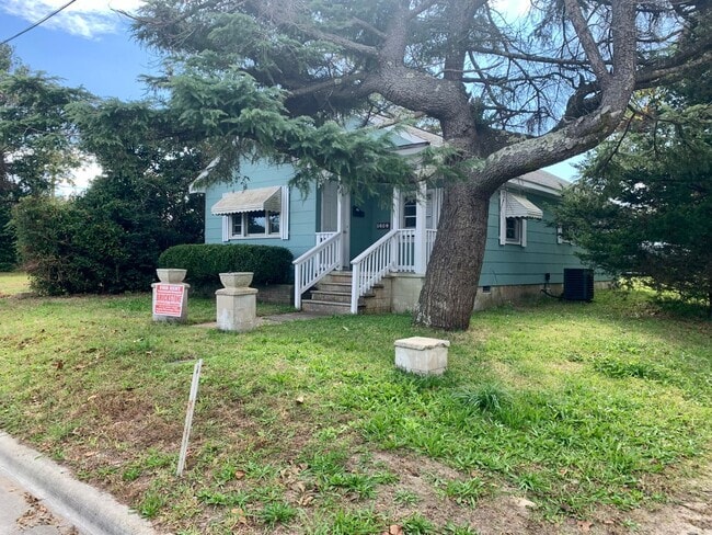 Building Photo - Promise Land North --  Charming 3 bedroom home in heart of Historic Walking District Downtown Mor...