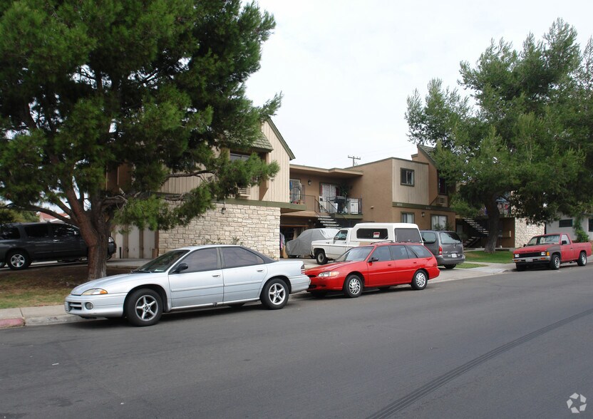 Primary Photo - 4350 Maple St