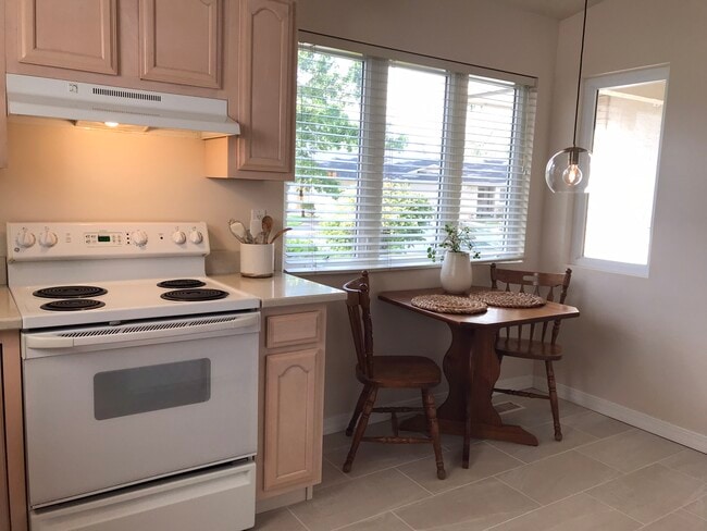 Building Photo - 738 Tyrolean Ct