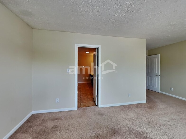 Building Photo - 7161 Lakeland Trails Blvd