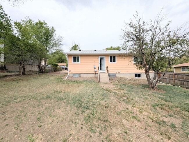 Building Photo - Great 3 Bedroom, 1 Bath Home