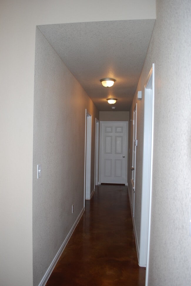 Building Photo - 1512 Dakota Ter