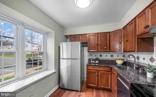 Building Photo - 5822 Burke Manor Ct