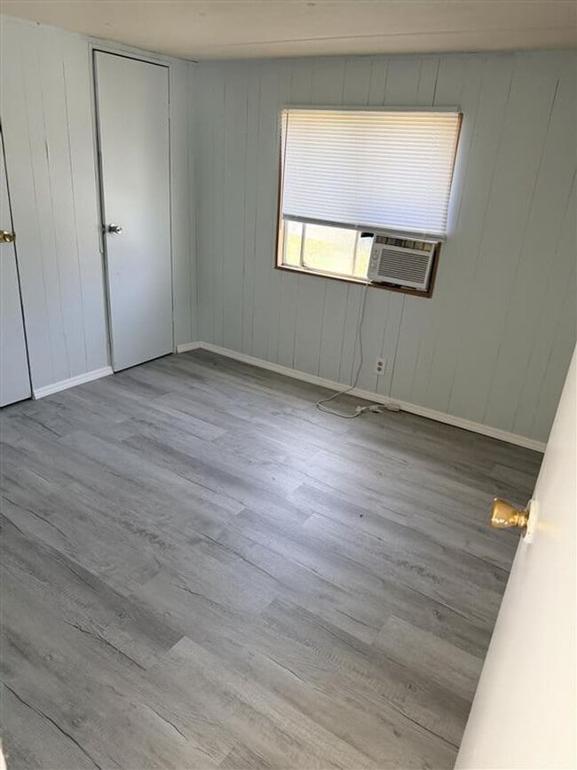 Building Photo - *RENT TO OWN* - PLANT CITY 2/1