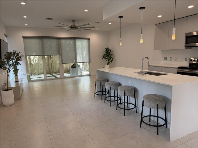 Building Photo - 540 SW 6th Ave