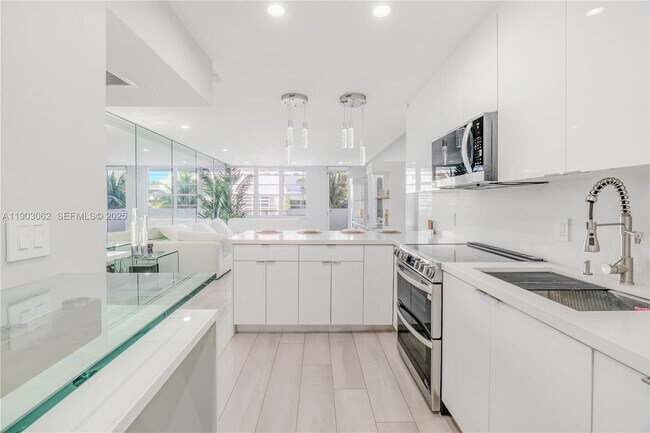 Building Photo - 100 Lincoln Rd