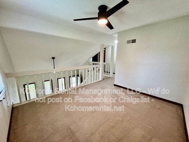 Building Photo - 3868 SW Harbor Dr