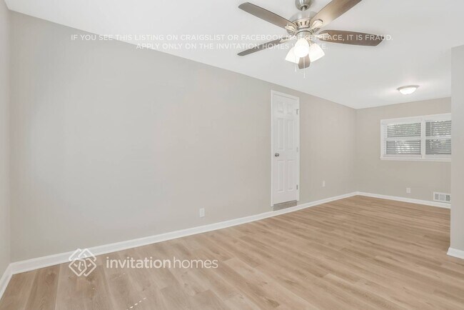 Building Photo - 544 Oakside Dr SW