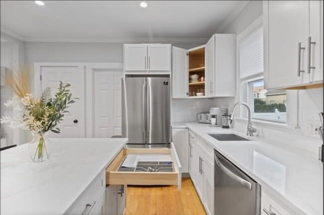 Building Photo - 14 Everett St