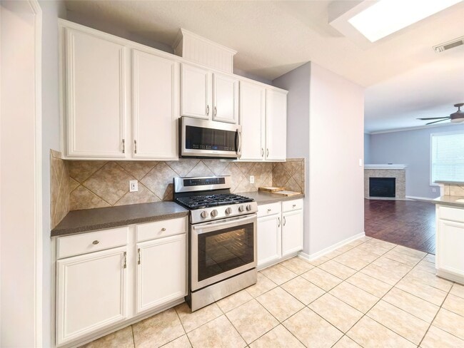 Building Photo - 15510 Fir Woods Ln