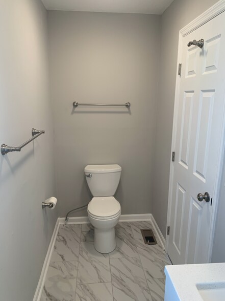 Building Photo - 317 Bonnaridge Dr