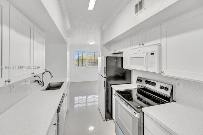 Building Photo - 151 SW 117th Ave