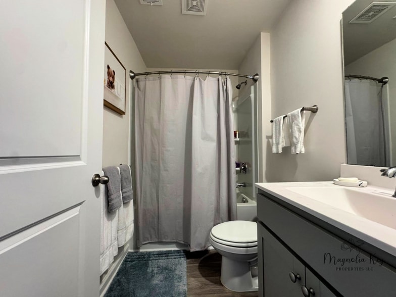 Building Photo - 514 Strawberry Fld Wy