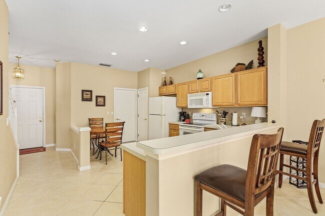 Building Photo - 8381 Village Edge Cir