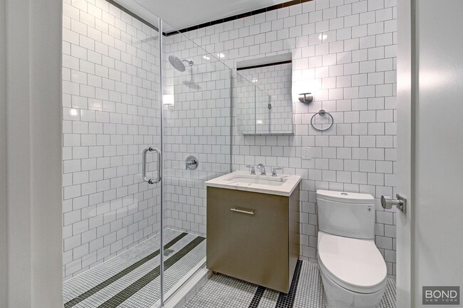 Building Photo - 250 W 91st St