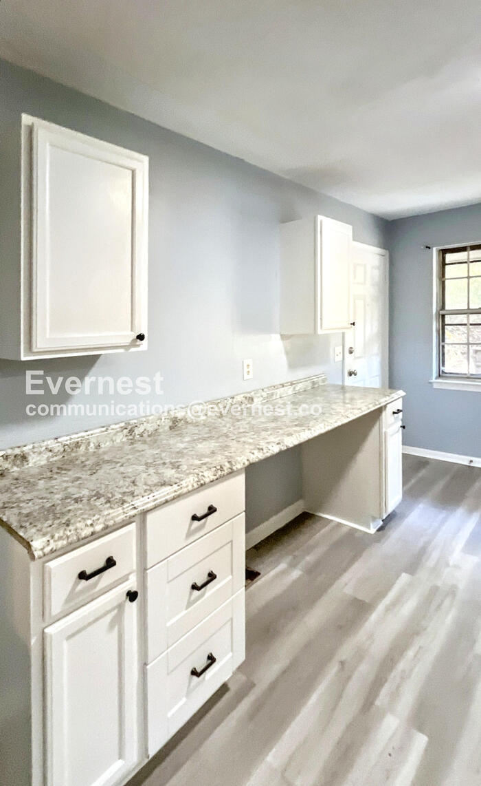 Building Photo - 18 Inglenook Dr